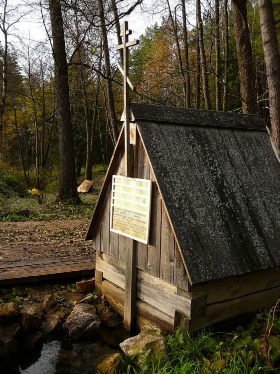 Часовня Тихвинской иконы Божией Матери, Жуков (Жуковский район, Калужская область). дополнительная информация, Колодец на источнике