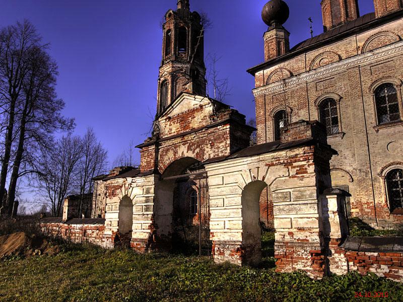 Церковь Троицы Живоначальной, Губачёво (Угличский район, Ярославская область). архитектурные детали