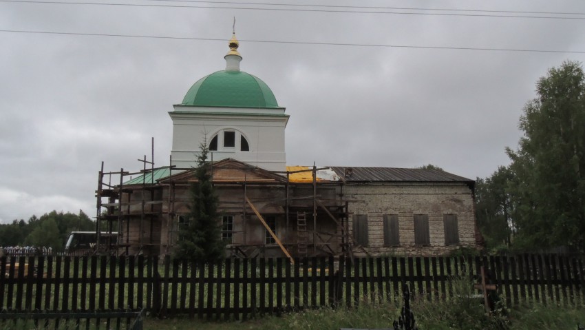 Церковь Спаса Нерукотворного Образа, Холуново (Слободской район, Кировская область). общий вид в ландшафте