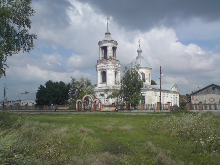 Алешки. Церковь Михаила Архангела. общий вид в ландшафте