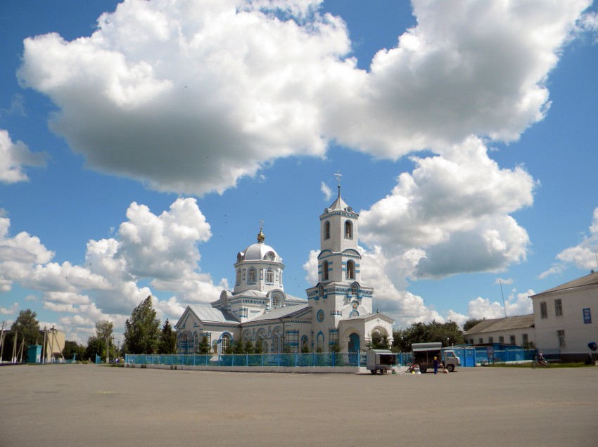 Иловка. Церковь Покрова Пресвятой Богородицы. общий вид в ландшафте