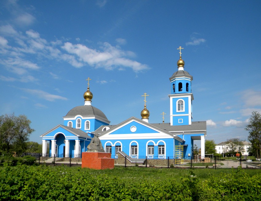 Церковь Благовещения Пресвятой Богородицы, Советское (Алексеевский район, Белгородская область). общий вид в ландшафте