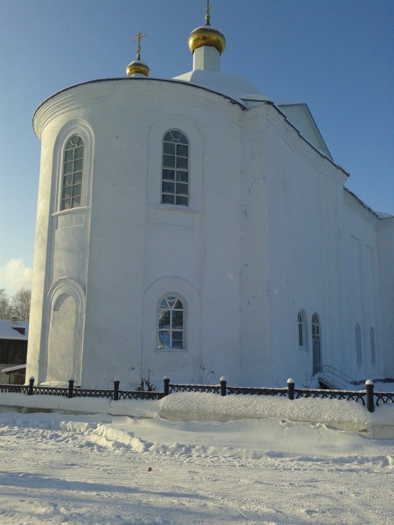 Нязепетровск. Церковь Петра и Павла. общий вид в ландшафте