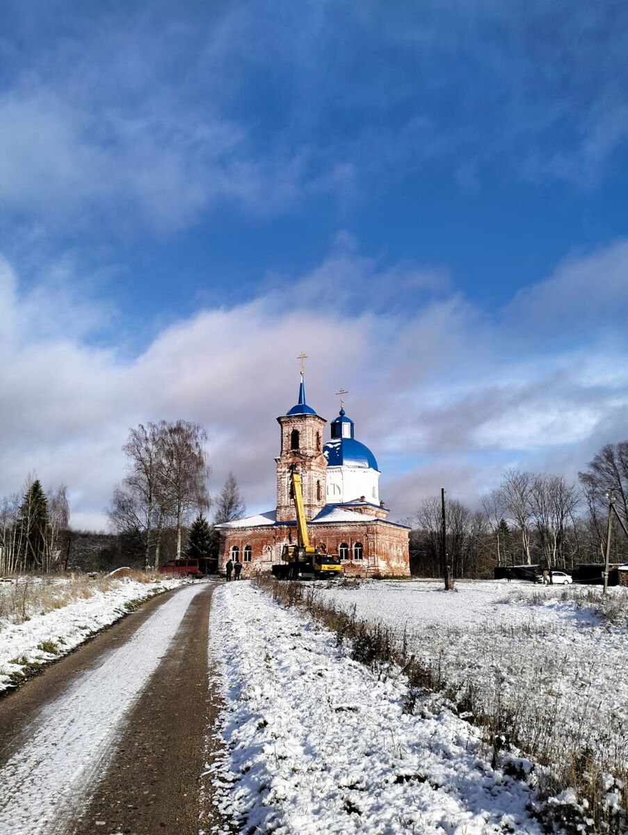 Церковь Параскевы Пятницы, Серафимовка (Боровичский район, Новгородская область). общий вид в ландшафте