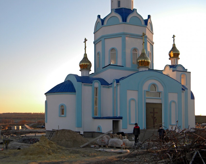 Матрено-Гезово. Церковь Спаса Преображения (новая). архитектурные детали, Завершение строительства Спасо-Преображенского храма. Новый храм построен в центре села.