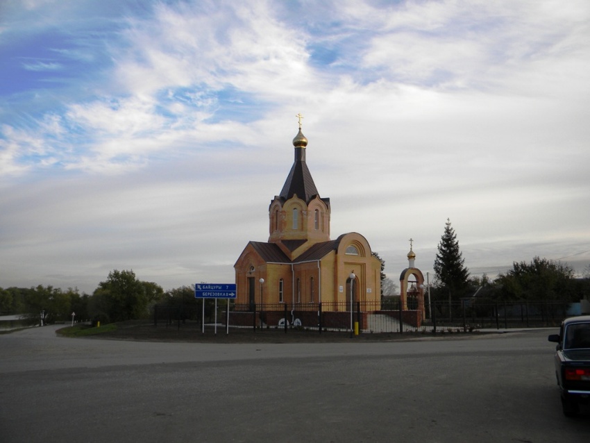 Грузское. Церковь Николая Чудотворца. общий вид в ландшафте