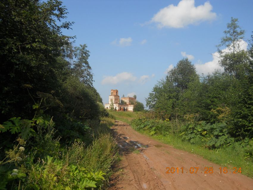 Церковь Димитрия Солунского, Замедянцы, урочище (Слободской район, Кировская область). общий вид в ландшафте