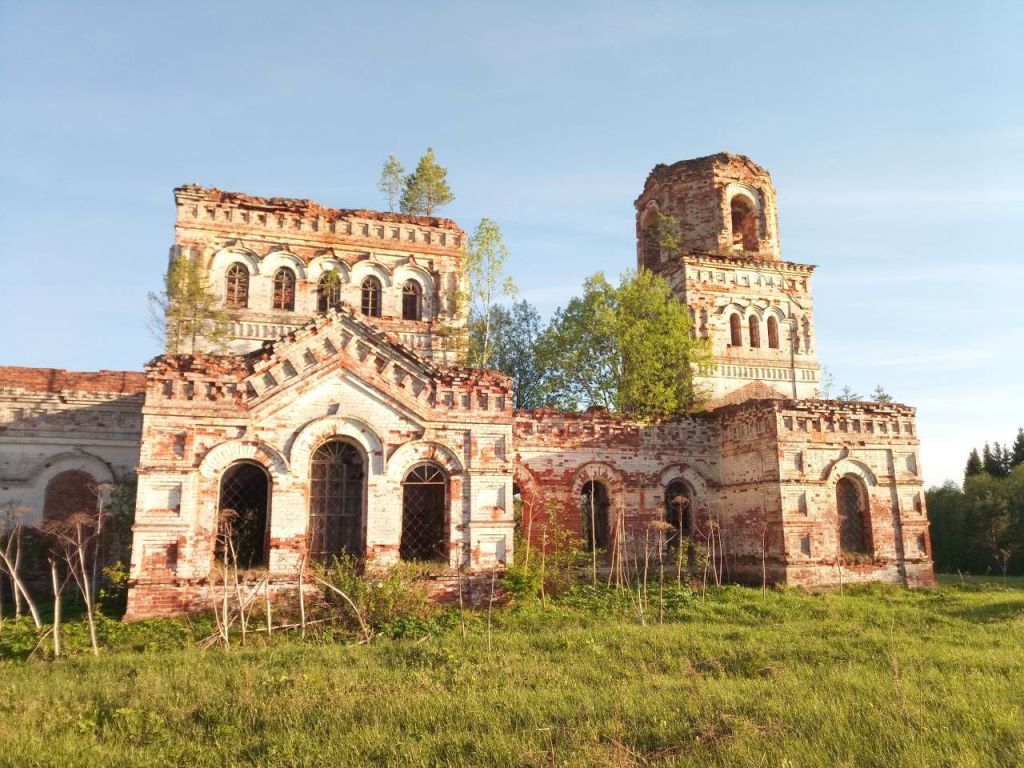 Церковь Димитрия Солунского, Замедянцы, урочище (Слободской район, Кировская область). архитектурные детали