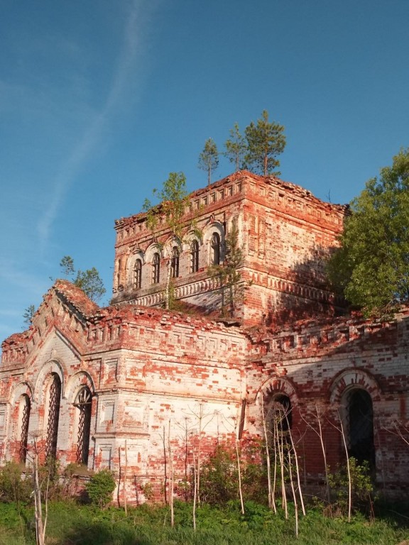 Церковь Димитрия Солунского, Замедянцы, урочище (Слободской район, Кировская область). фасады
