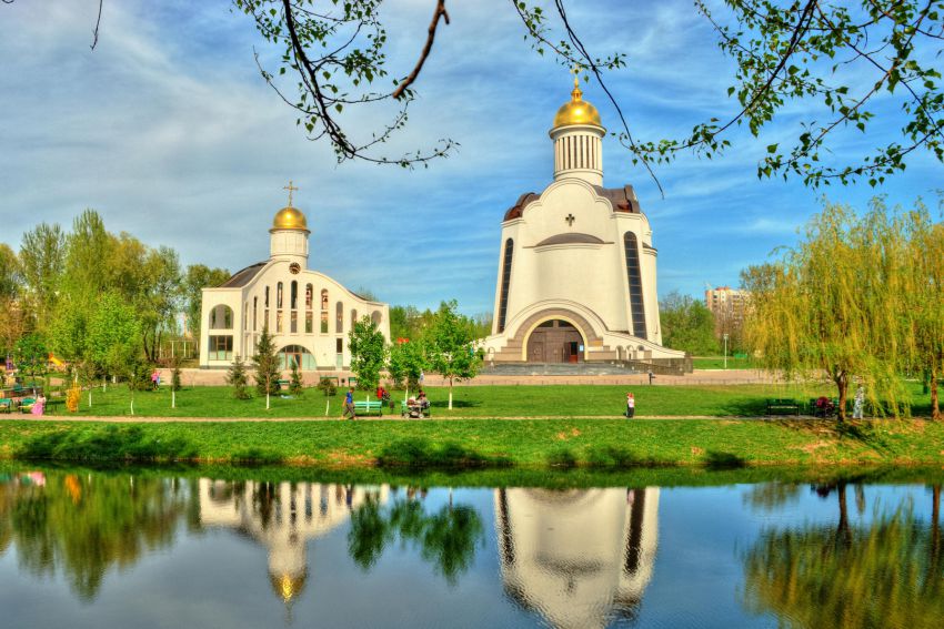 Киев. Кафедральный собор Спаса Преображения. общий вид в ландшафте
