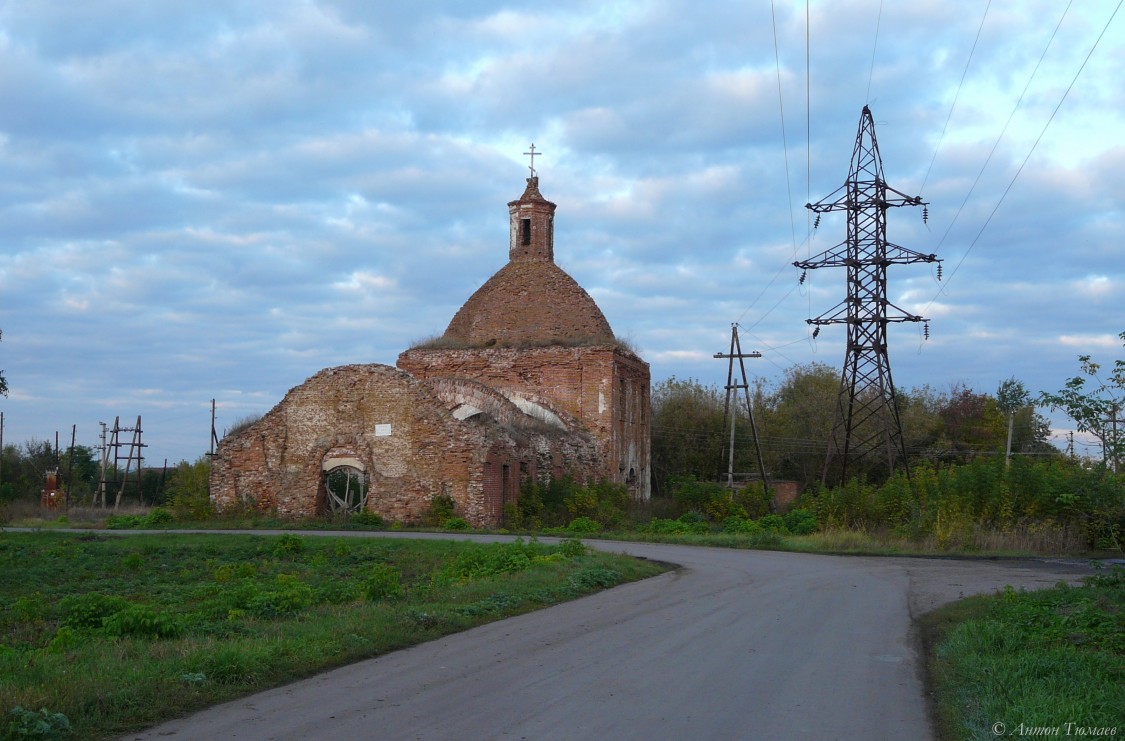 Церковь Рождества Пресвятой Богородицы, Листопадовка (Грибановский район, Воронежская область). общий вид в ландшафте, Церковь Рождества Пресвятой Богородицы