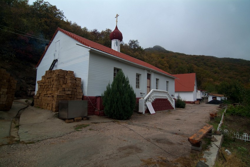 Краснокаменка (Кизилташ). Кизилташский Стефана Сурожского мужской монастырь. фасады, Новые храмовые постройки