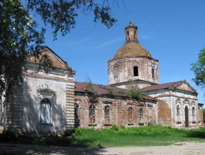 Старая Меловая. Церковь Собора Пресвятой Богородицы. общий вид в ландшафте