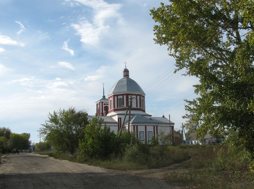 Щучье. Церковь Димитрия Солунского. общий вид в ландшафте