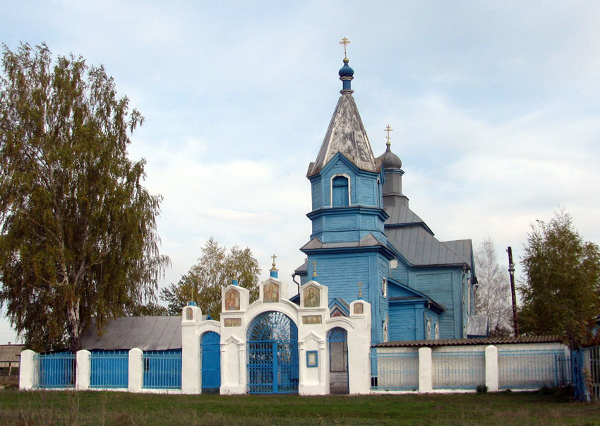 Малые Ясырки. Церковь Михаила Архангела. общий вид в ландшафте
