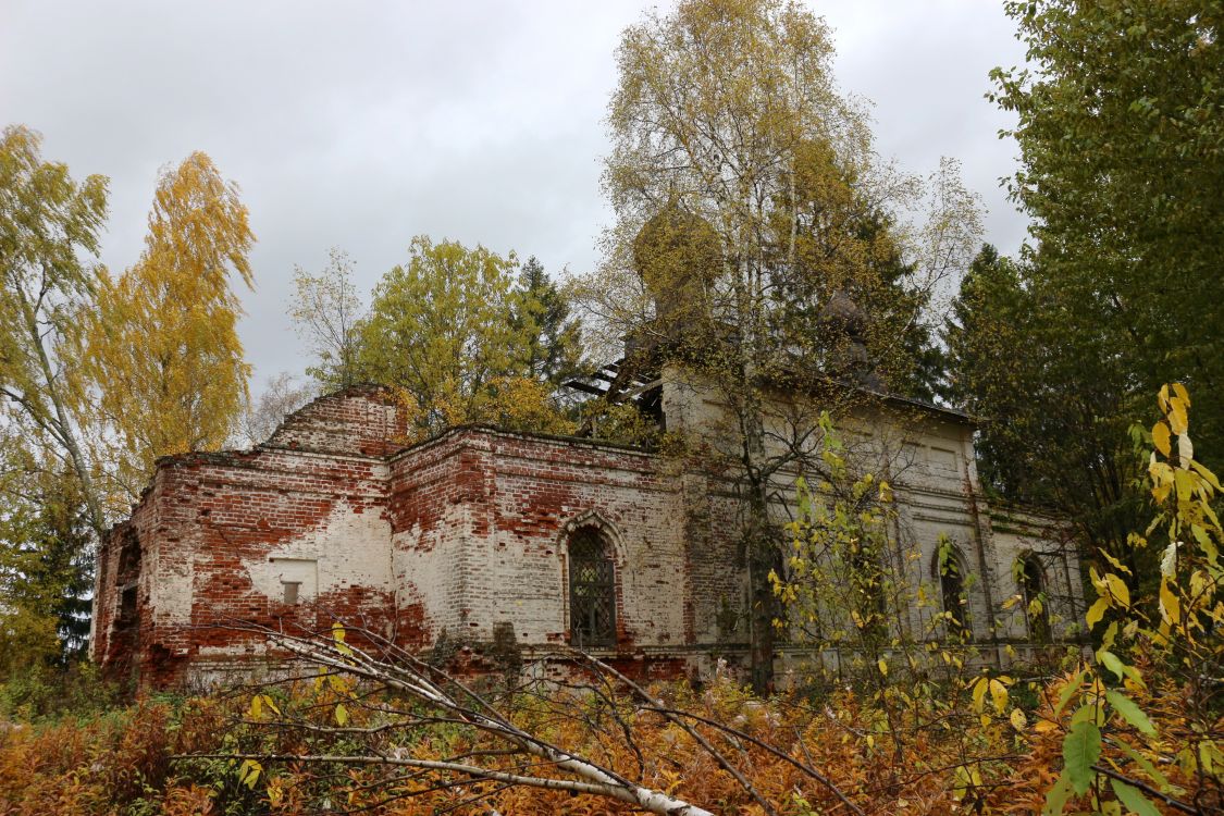 Церковь Покрова Пресвятой Богородицы, Перевесье (Пошехонский район, Ярославская область). фасады, Вид с юго-востока