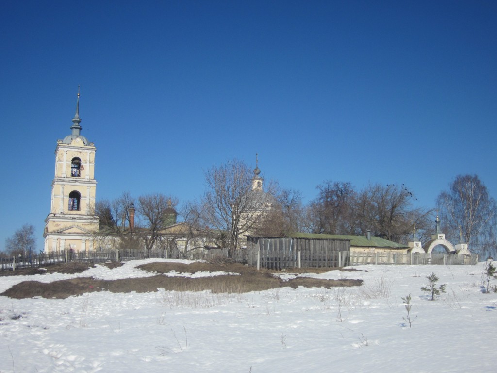 Церковь Трех Святителей, Белоомут (Луховицкий городской округ, Московская область). общий вид в ландшафте