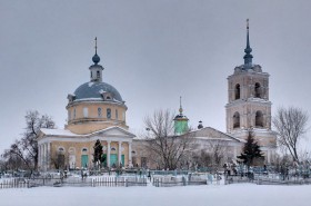 Белоомут. Церковь Трех Святителей