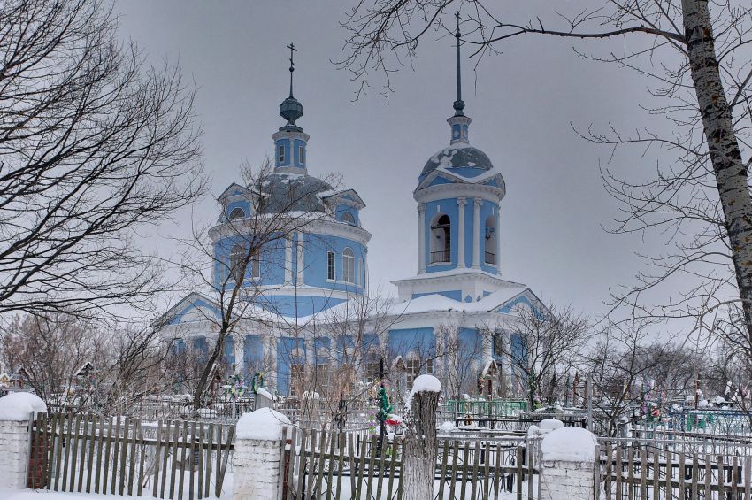 Белоомут. Церковь Успения Пресвятой Богородицы. общий вид в ландшафте