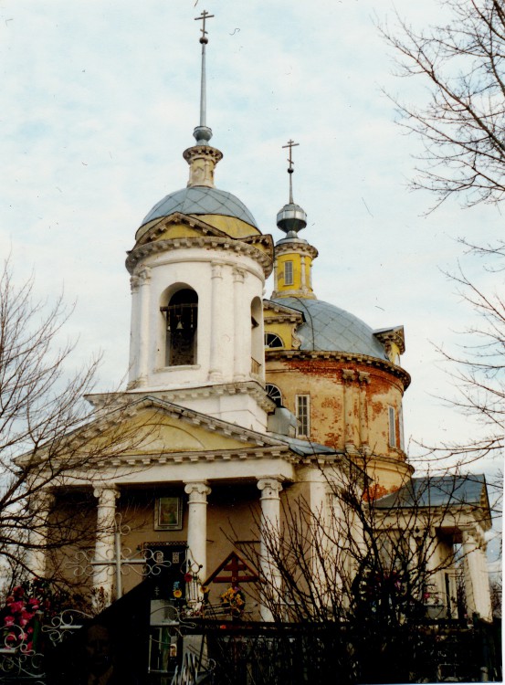 Белоомут. Церковь Успения Пресвятой Богородицы. фасады