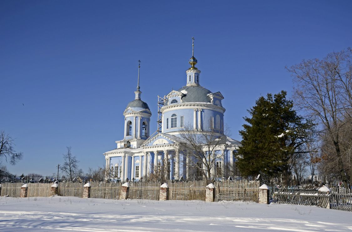 Белоомут. Церковь Успения Пресвятой Богородицы. общий вид в ландшафте