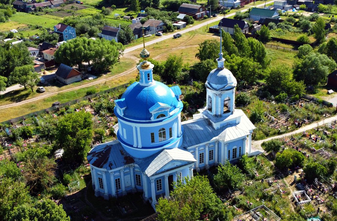 Белоомут. Церковь Успения Пресвятой Богородицы. общий вид в ландшафте