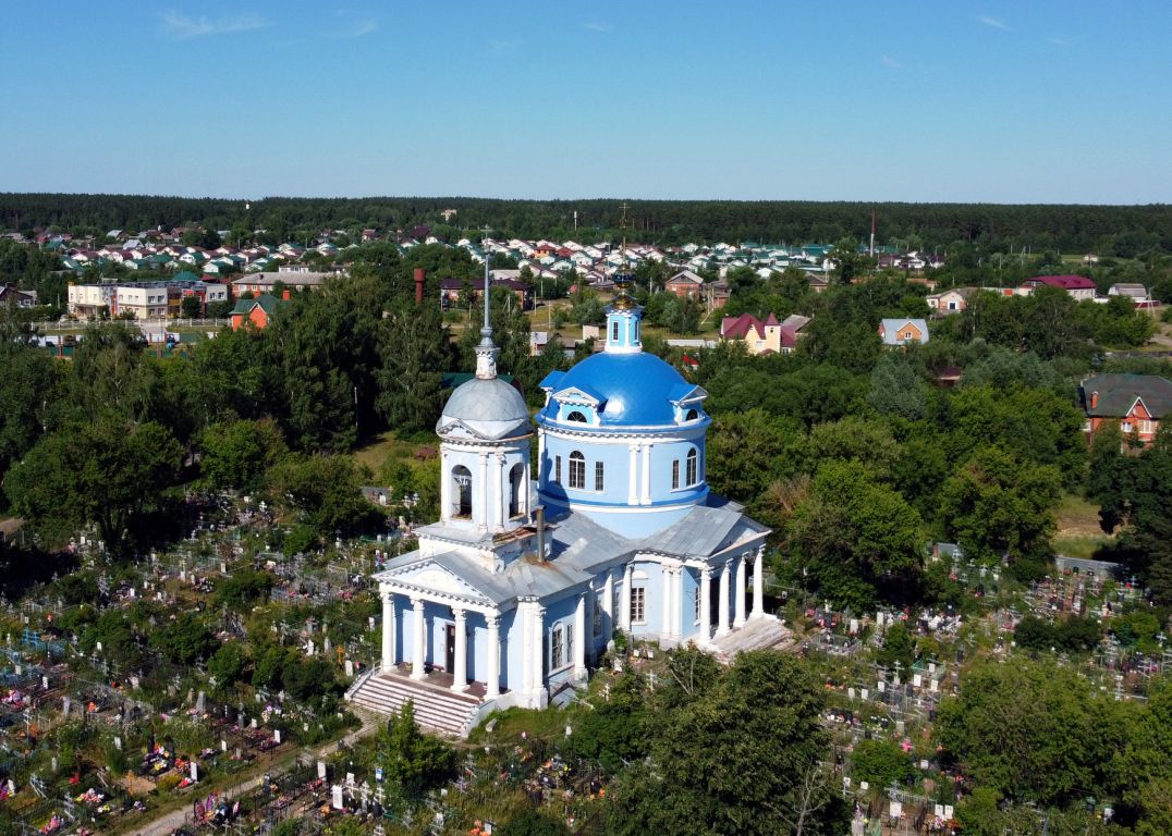 Белоомут. Церковь Успения Пресвятой Богородицы. общий вид в ландшафте