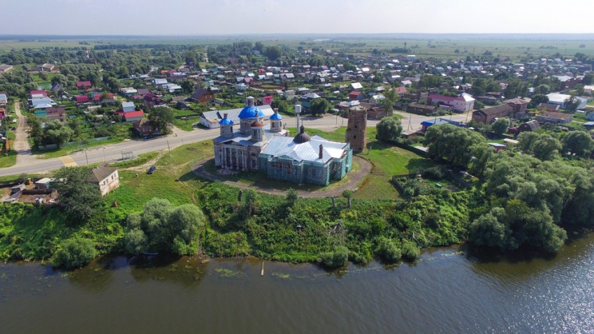 Ловцы. Церковь Воскресения Христова. общий вид в ландшафте