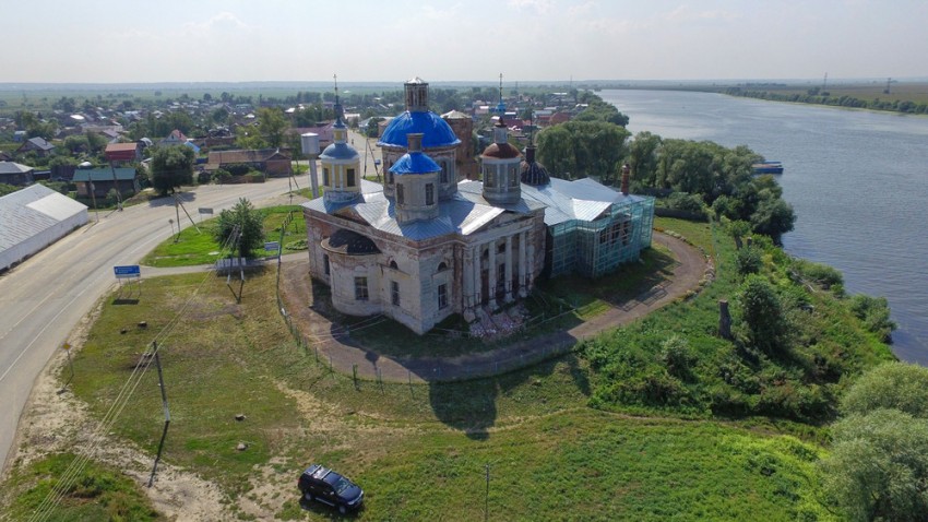 Ловцы. Церковь Воскресения Христова. общий вид в ландшафте