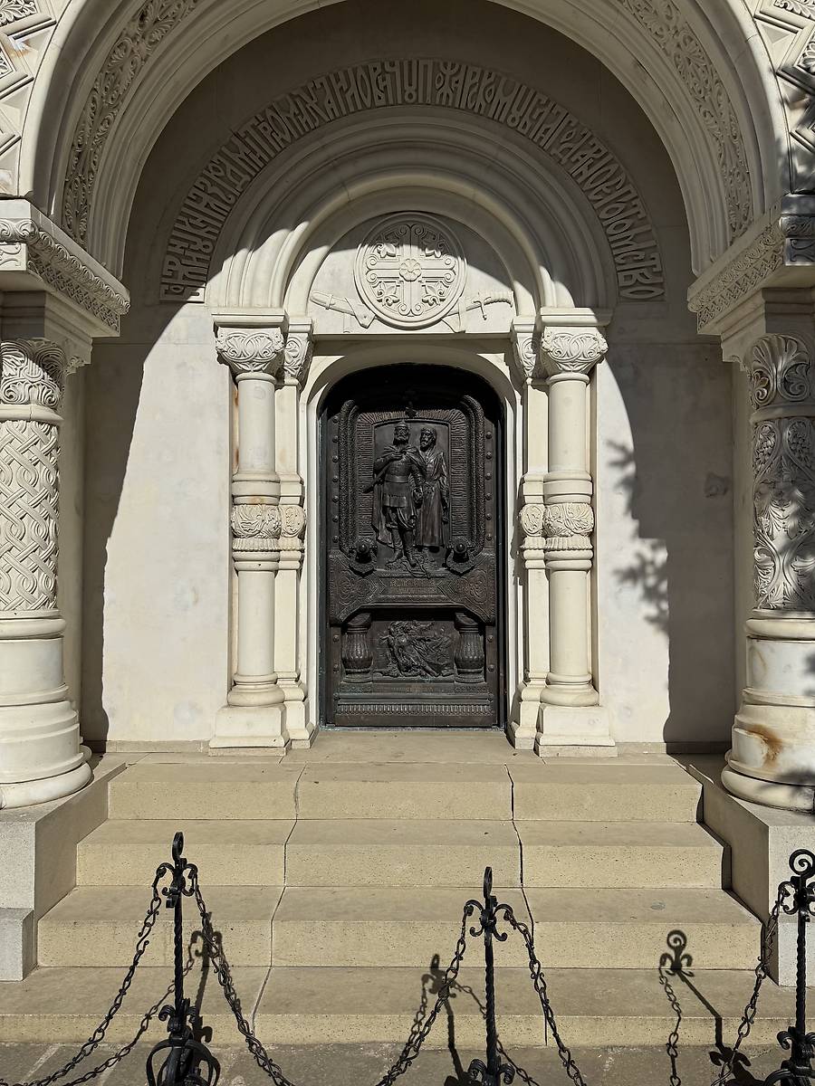 Входной портал, архитектурные детали. Спасо-Евфимиевский монастырь. Часовня-усыпальница Дмитрия Пожарского (новая), Суздаль (Суздальский район, Владимирская область)