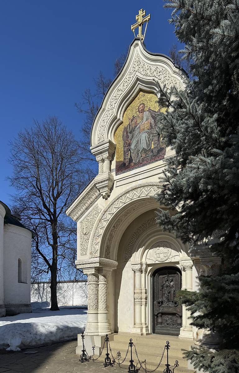 Вид с юго-востока, архитектурные детали. Спасо-Евфимиевский монастырь. Часовня-усыпальница Дмитрия Пожарского (новая), Суздаль (Суздальский район, Владимирская область)