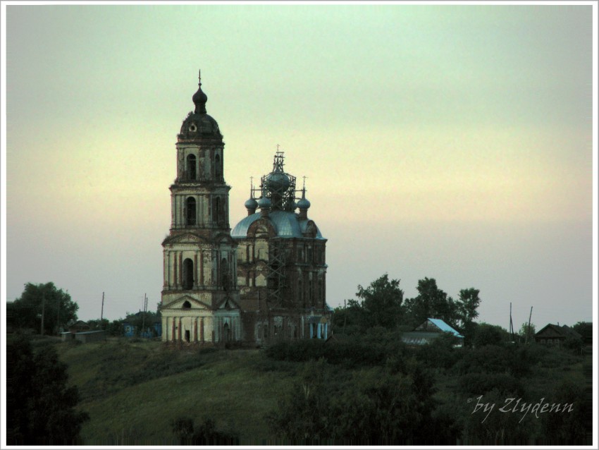 Низовка. Церковь Михаила Архангела. общий вид в ландшафте