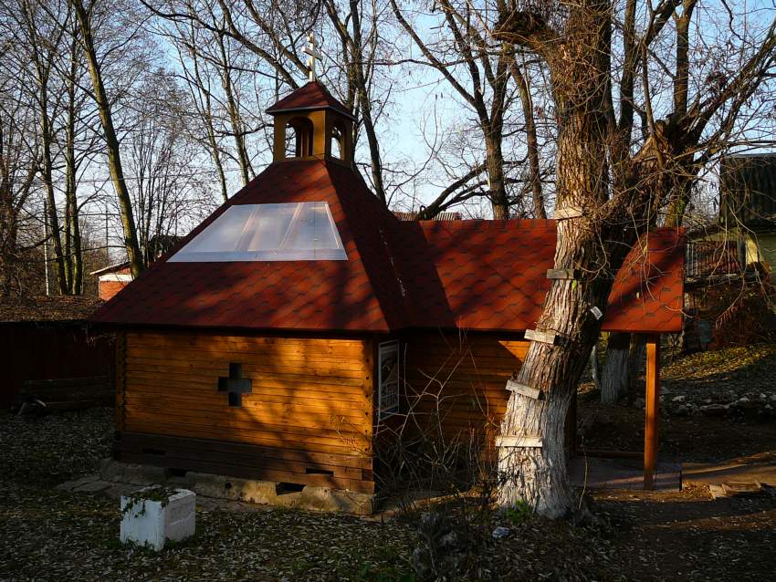 Часовня Калужской иконы Божией Матери, Доброе (Малоярославецкий район, Калужская область). общий вид в ландшафте