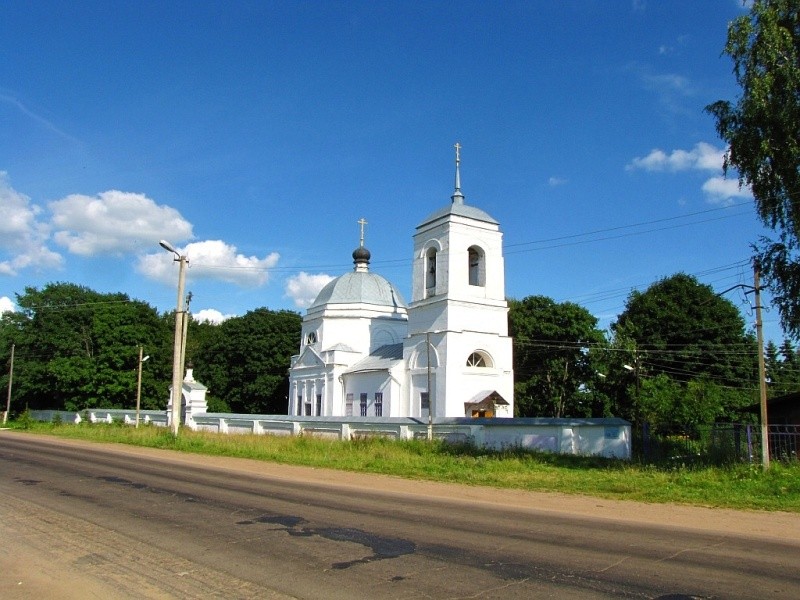 Дорогобуж. Церковь Петра и Павла. общий вид в ландшафте