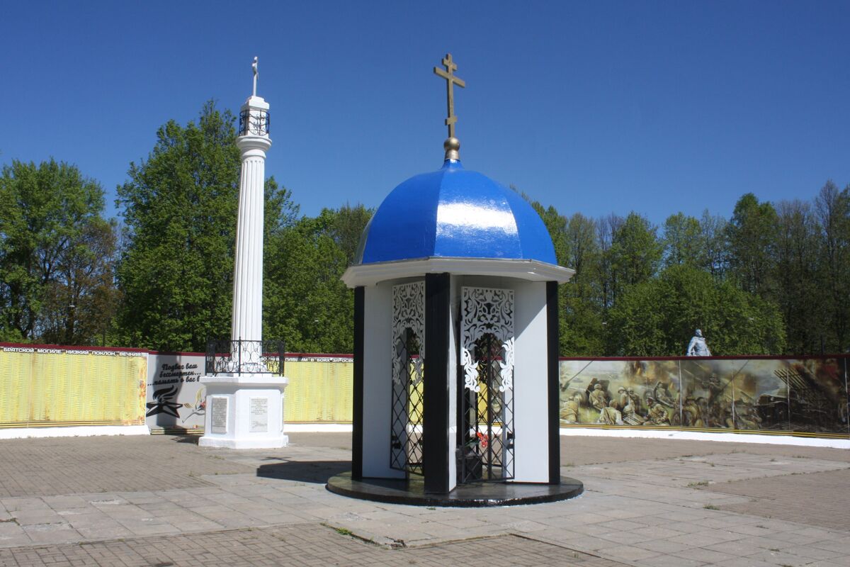 Дорогобуж. Часовня-сень при мемориале 