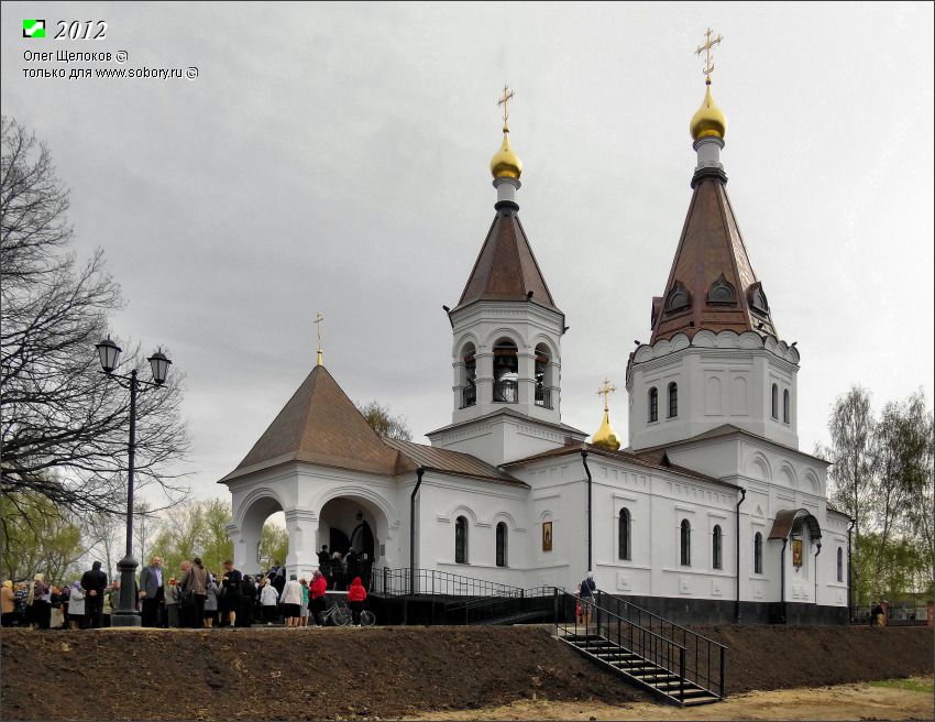 Красная Горбатка. Церковь Сергия и Никона Радонежских. фасады, Церковь в день освящения