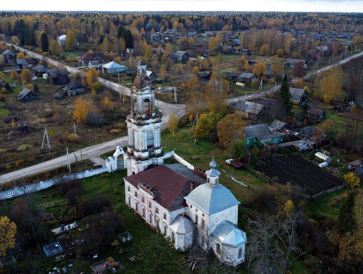 Берёзовец. Церковь Воздвижения Креста Господня. общий вид в ландшафте