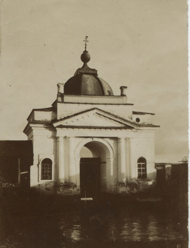 Кирилло-Новоезерский монастырь, Огненный, остров (Белозерский район, Вологодская область). архивная фотография, Вход в Кирилло-Новоезерский монастырь. Фото начала XX в. из фондов Белозерского краеведческого музея. (ГК №17693522)