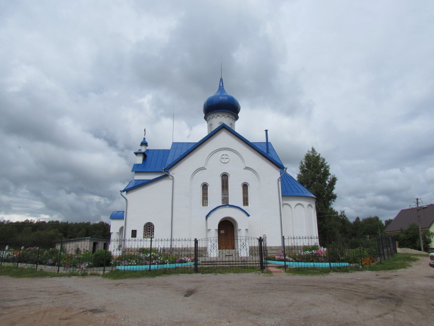 Церковь Сошествия Святого Духа, Батецкий (Батецкий район, Новгородская область). фасады
