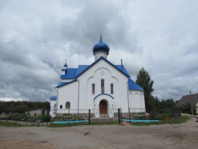 Батецкий. Церковь Сошествия Святого Духа