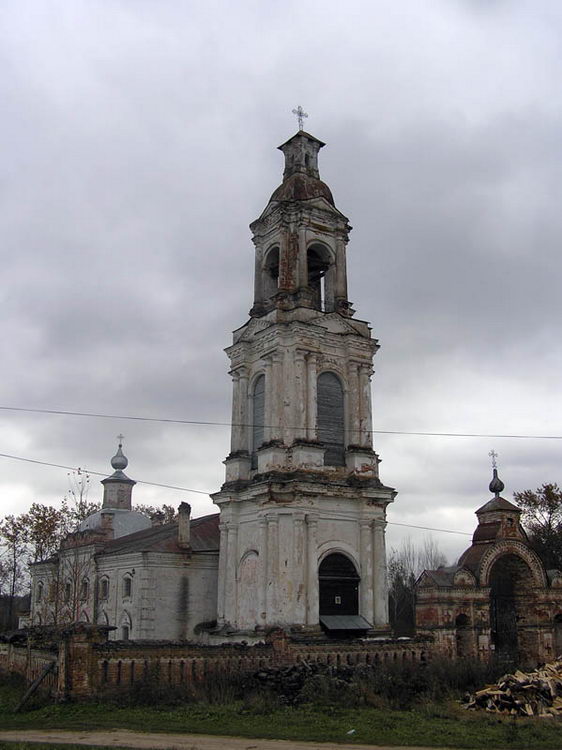 Церковь Воздвижения Креста Господня, Берёзовец (Галичский район, Костромская область). фасады