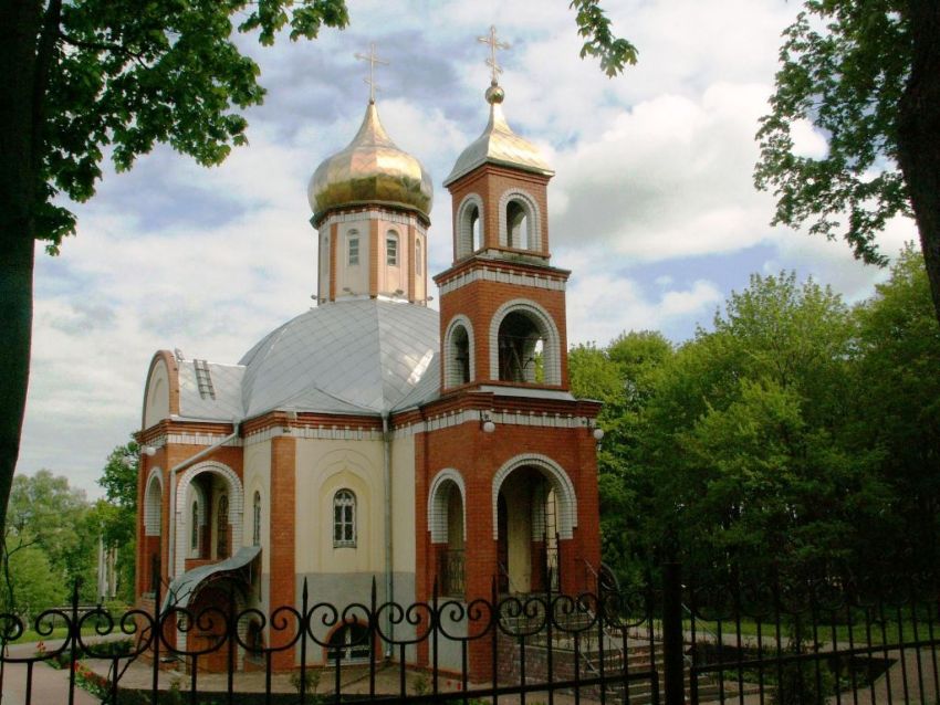 Веселая Лопань. Церковь Рождества Христова. общий вид в ландшафте