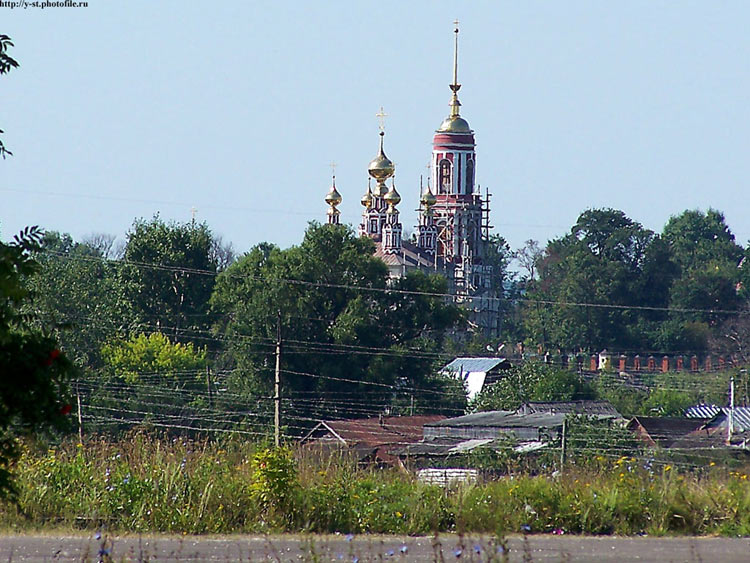 Суздаль. Храмовый комплекс Суздальского православного лицея. общий вид в ландшафте