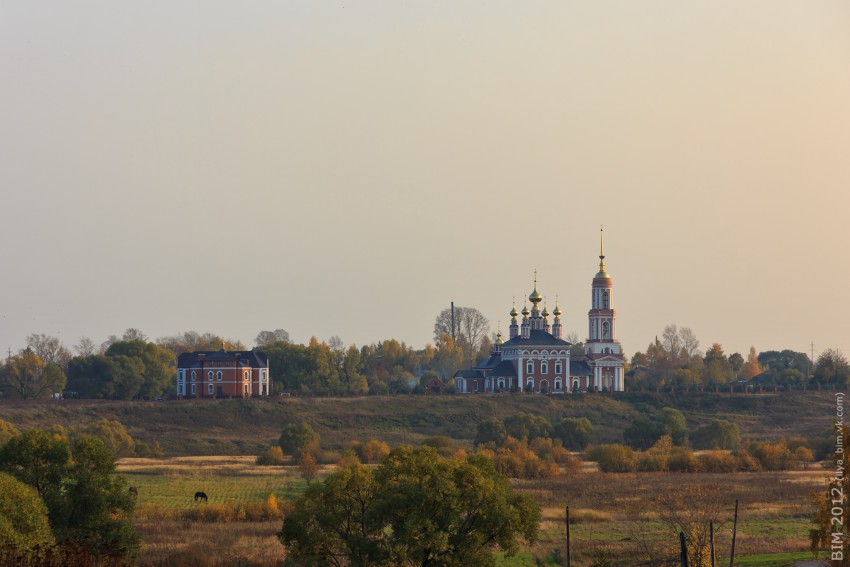 Суздаль. Храмовый комплекс Суздальского православного лицея. общий вид в ландшафте