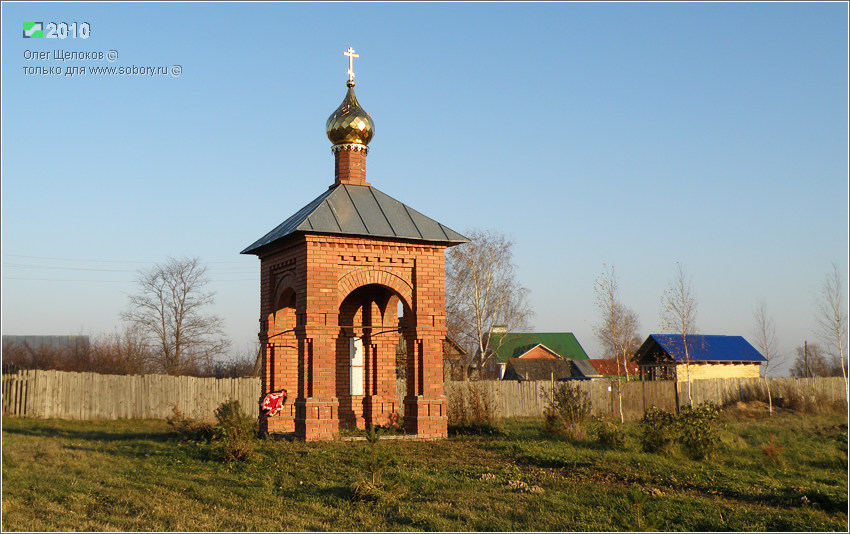 Янево. Неизвестная часовня-памятник павшим в Великой Отечественной войне. фасады, Вид с северо-запада		      