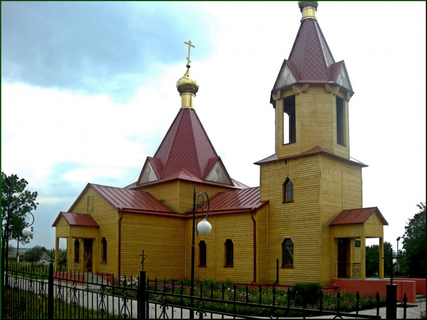 Тишанка. Церковь Николая Чудотворца. общий вид в ландшафте