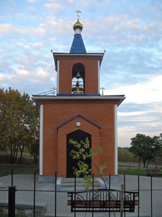Александровка. Церковь Иакова Алфеева. общий вид в ландшафте
