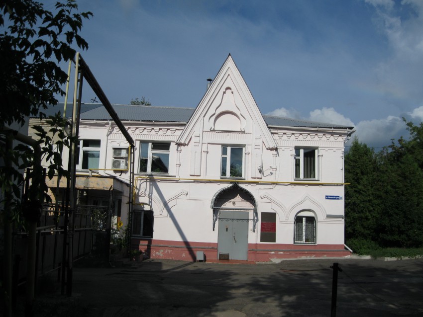 Церковь Успения Пресвятой Богородицы при бывшем 10-м Гренадёрском Малороссийском полку, Владимир (Владимир, город, Владимирская область). фасады, западный фасад после разборки двух килевидных закомар .