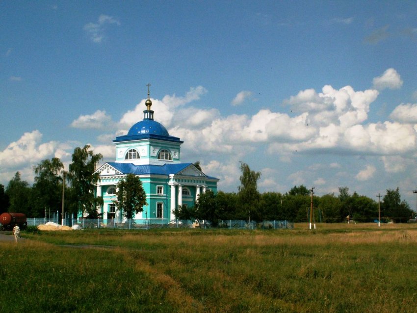 Церковь Владимирской иконы Божией Матери, Уколово (Губкин, город, Белгородская область). общий вид в ландшафте