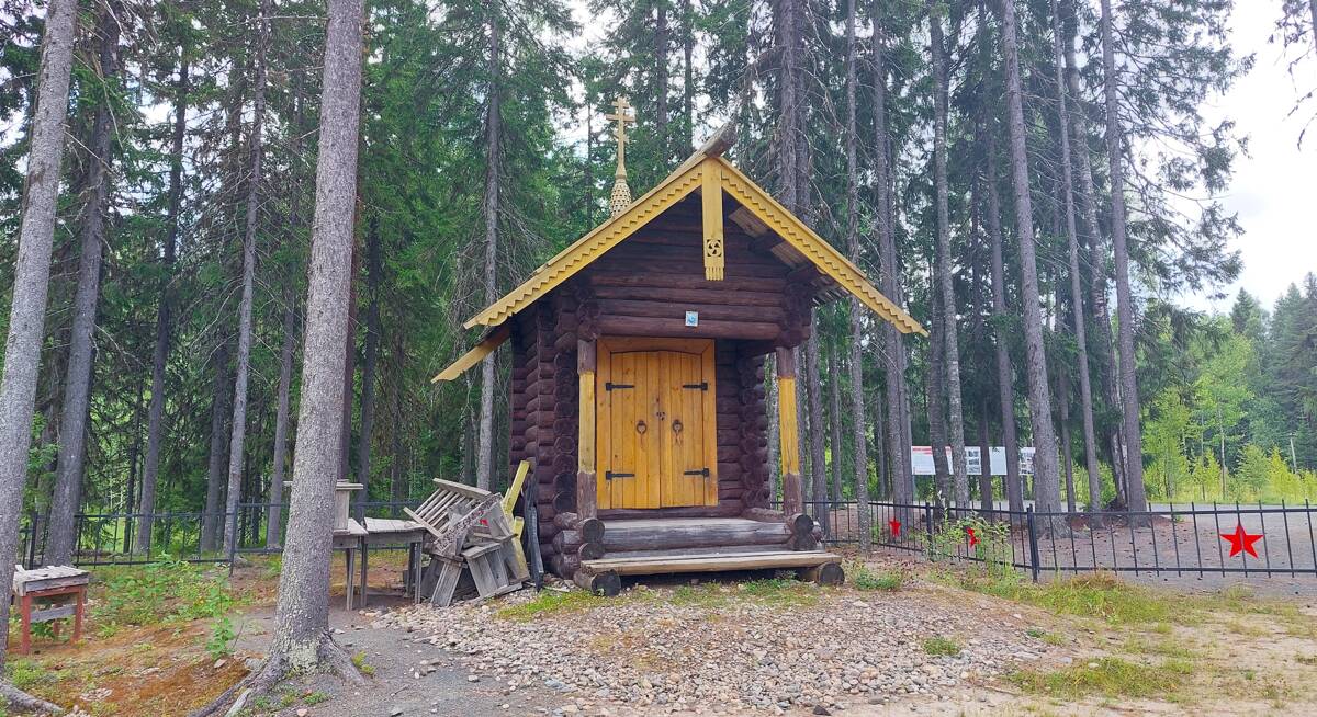 Часовня Георгия Победоносца, Виллагора (Пряжинский район, Республика Карелия). общий вид в ландшафте